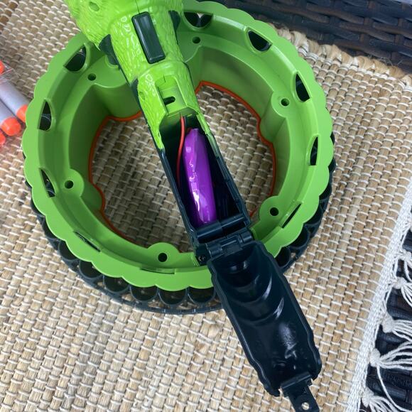 NEW Northlet Hand Ring Dinosaur Launcher Soft Foam Darts Automatic Rechargeable - Picture 9 of 11